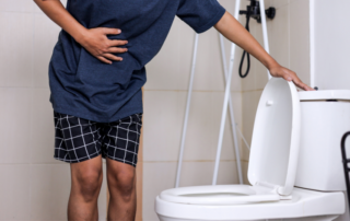 Homem com prisão de ventre